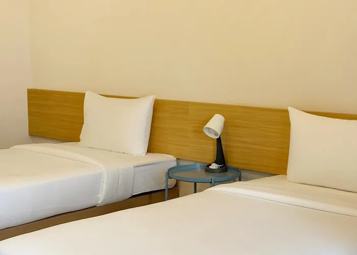 โรงแรม Intha 3*